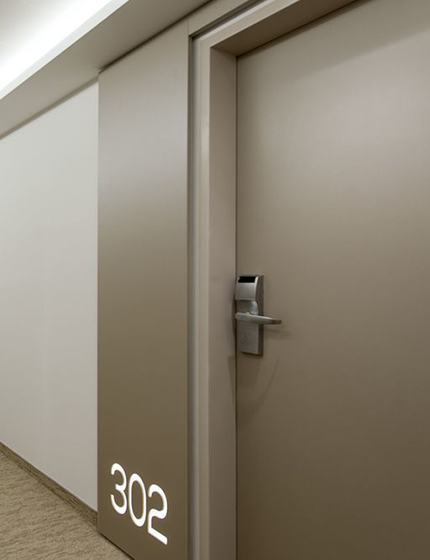 實(shí)色漆飾面平板門(mén)